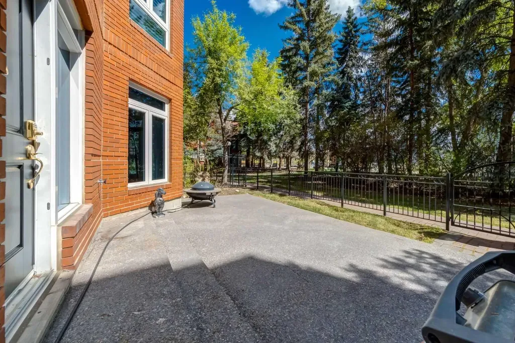 400 Eau Claire Avenue SW Calgary AB T2P 4X2
