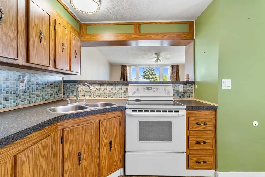 5344 76 Street Red Deer AB T4P 2A6