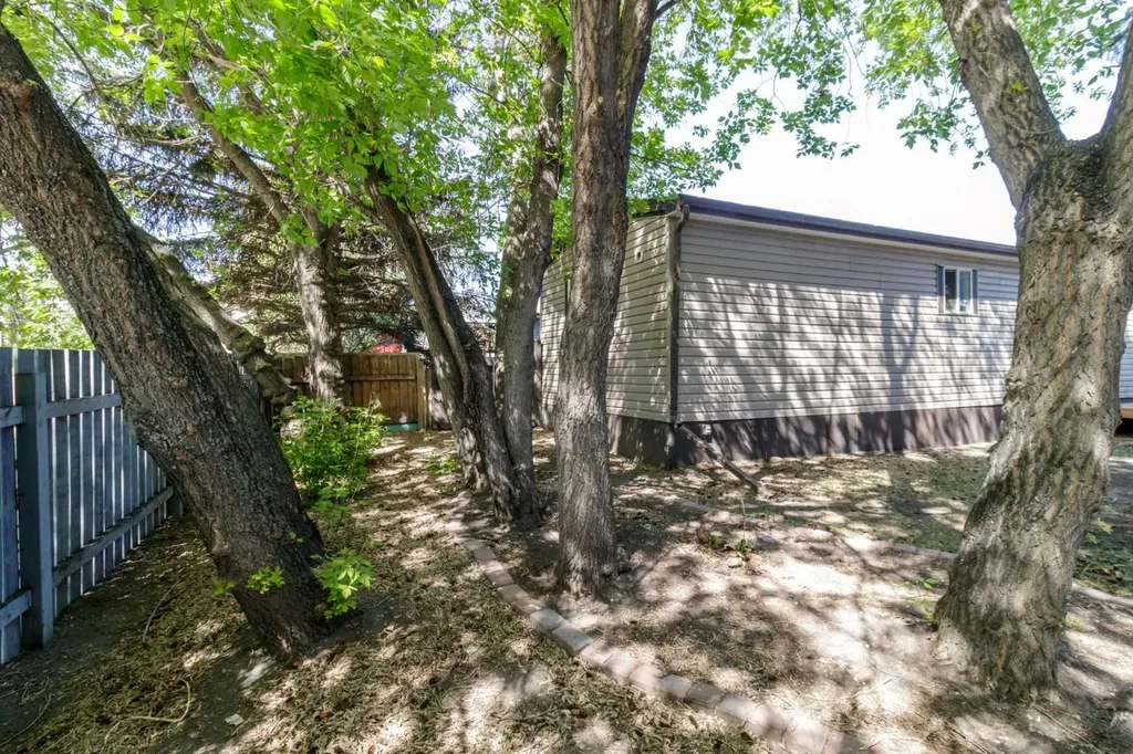 5344 76 Street Red Deer AB T4P 2A6