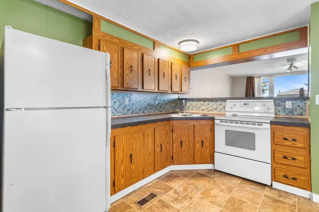 5344 76 Street Red Deer AB T4P 2A6