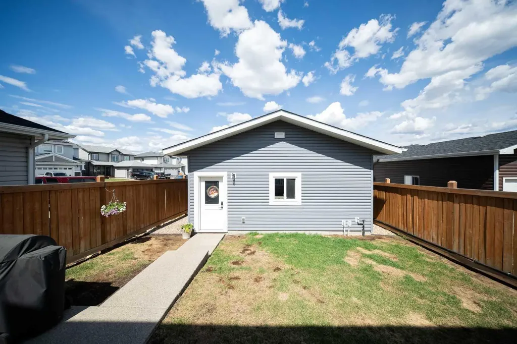 220 Warren Way Fort Mcmurray AB T9H 5H9