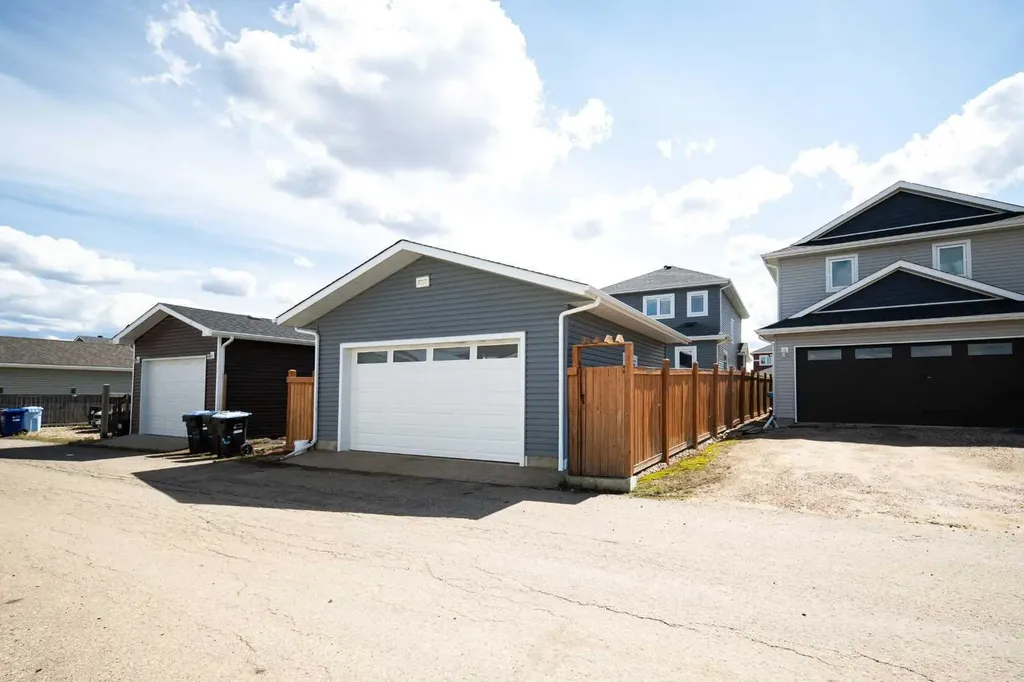 220 Warren Way Fort Mcmurray AB T9H 5H9