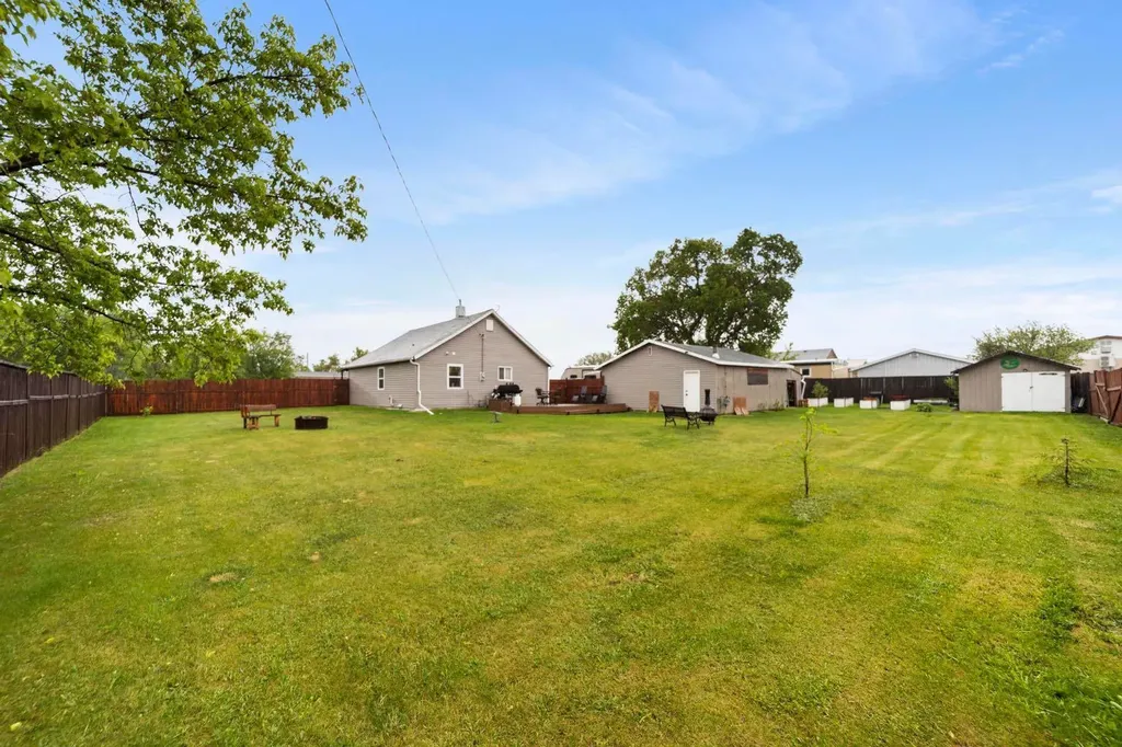 1014 Main Street Ohaton AB T0B3P0