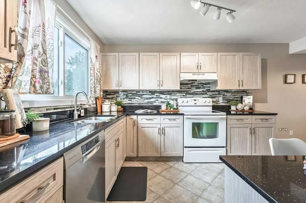 6630 Bowwood Drive NW Calgary AB T3B 2G9