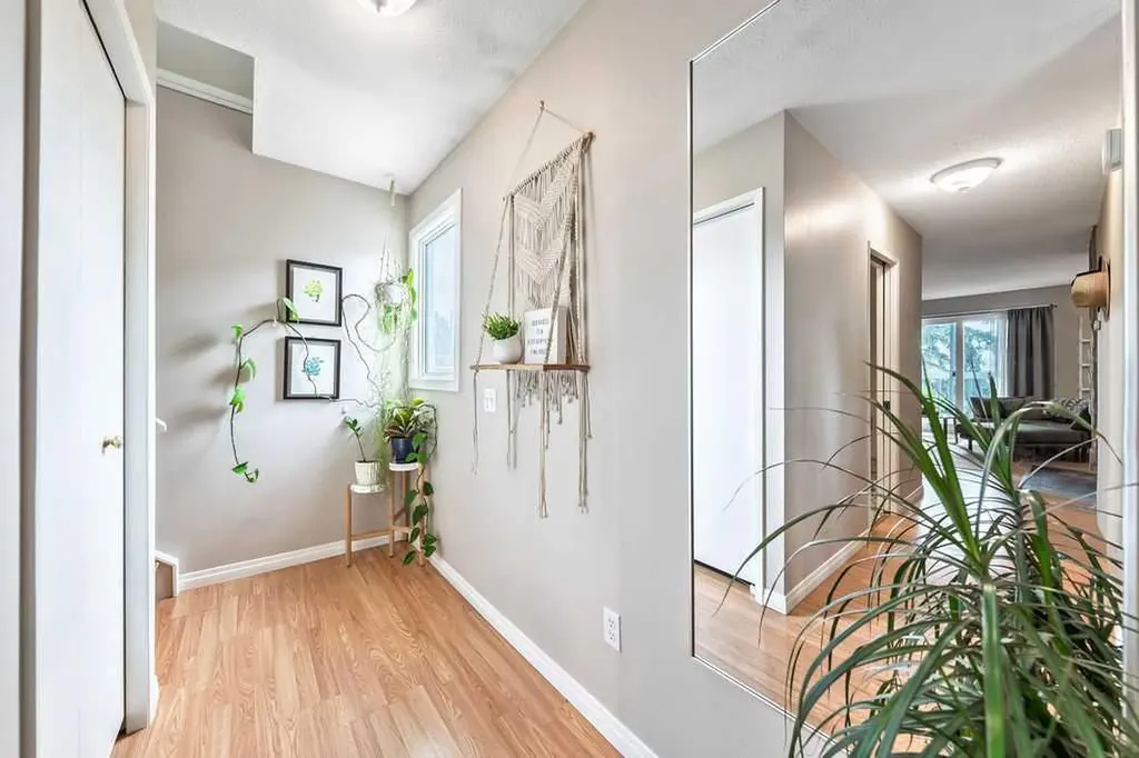 6630 Bowwood Drive NW Calgary AB T3B 2G9