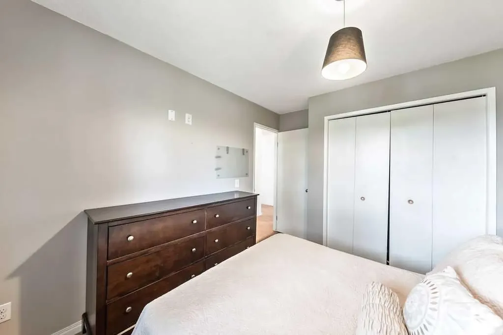6630 Bowwood Drive NW Calgary AB T3B 2G9