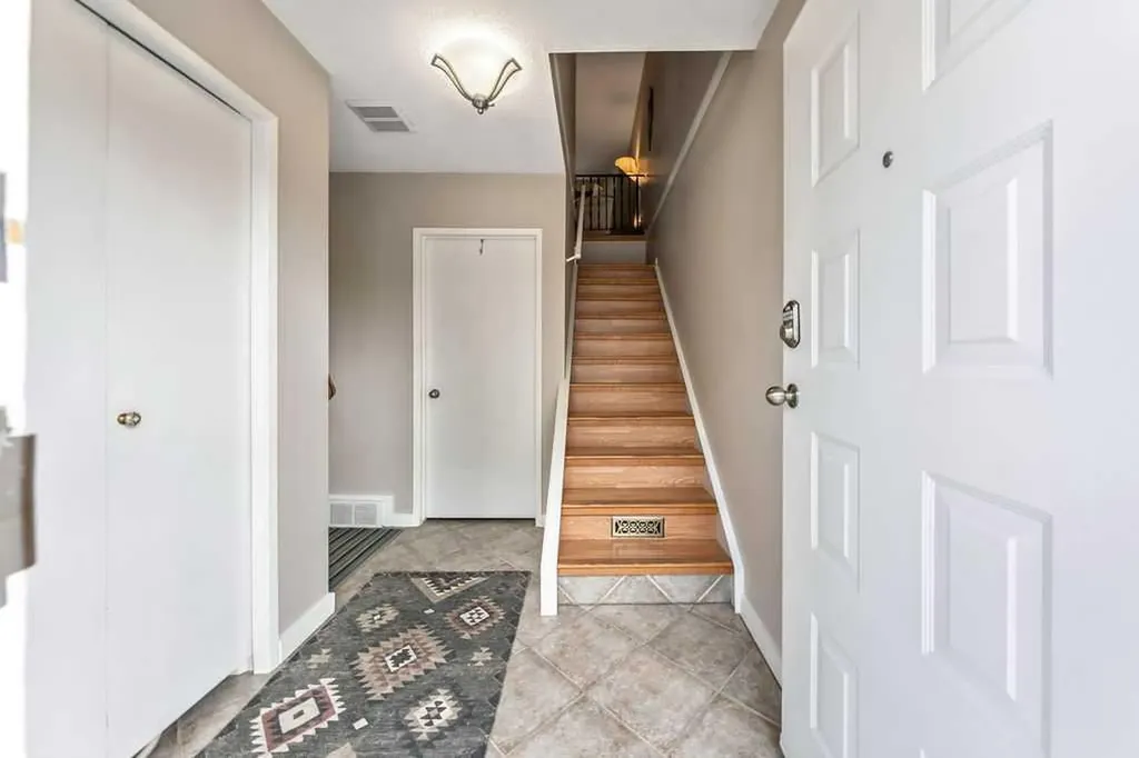 6630 Bowwood Drive NW Calgary AB T3B 2G9