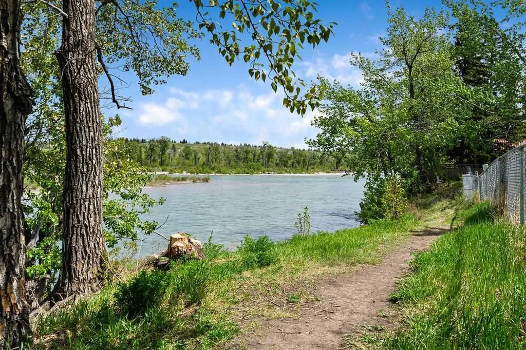 6630 Bowwood Drive NW Calgary AB T3B 2G9