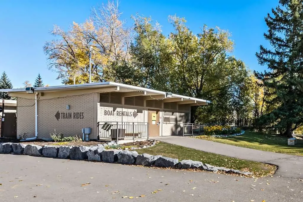 6630 Bowwood Drive NW Calgary AB T3B 2G9