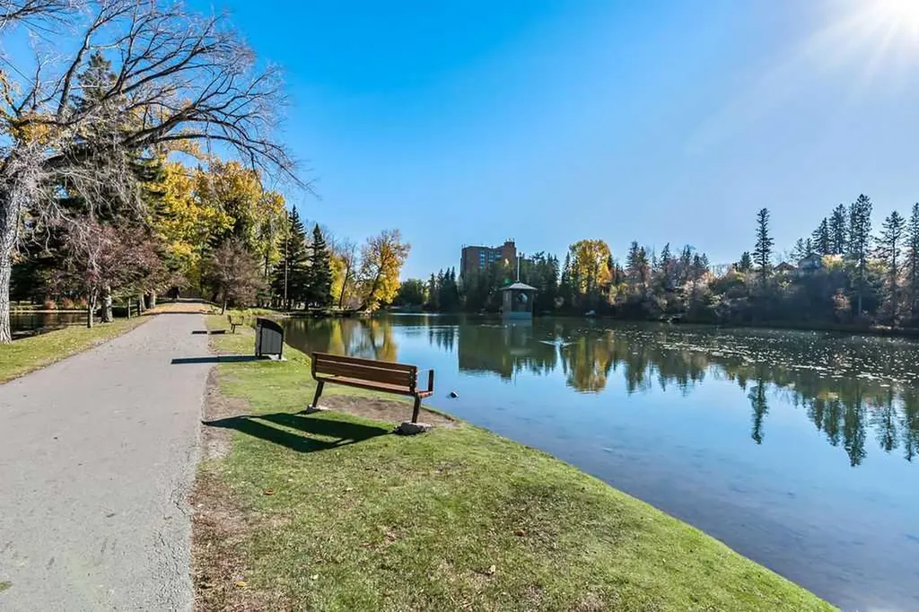 6630 Bowwood Drive NW Calgary AB T3B 2G9
