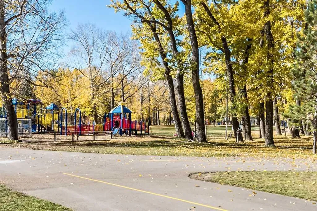 6630 Bowwood Drive NW Calgary AB T3B 2G9
