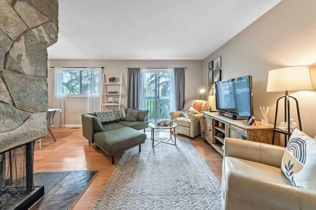 6630 Bowwood Drive NW Calgary AB T3B 2G9