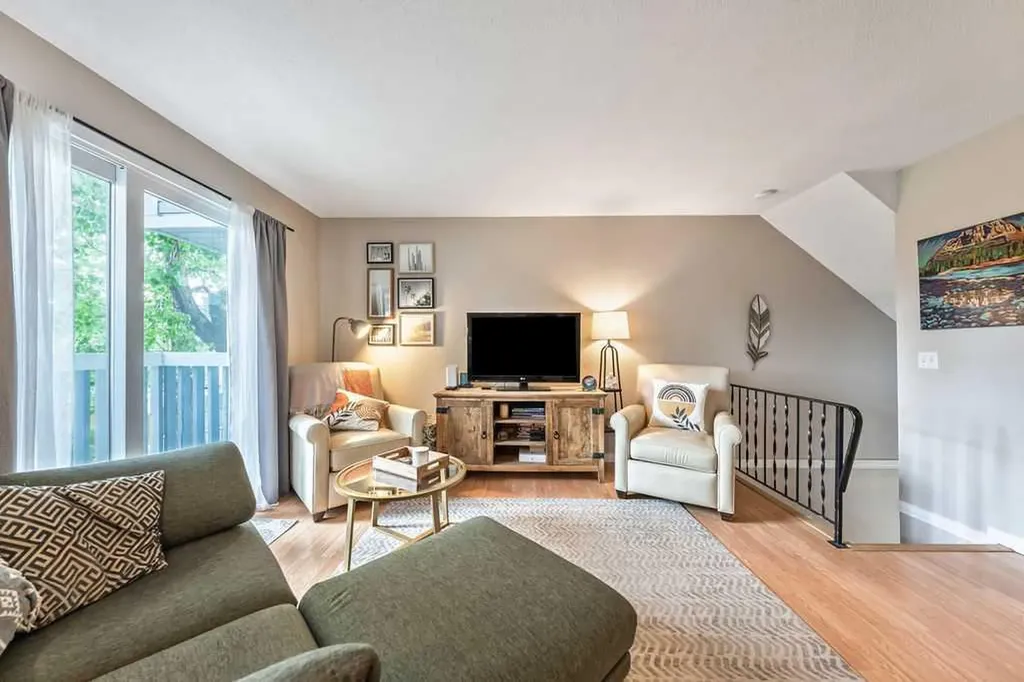 6630 Bowwood Drive NW Calgary AB T3B 2G9