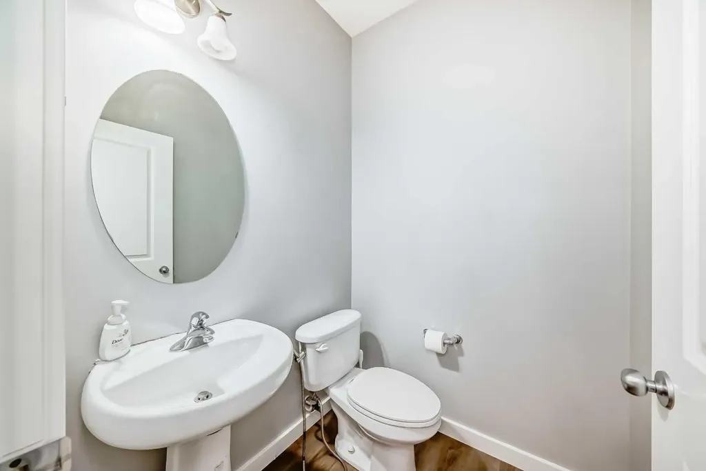 32 Copperleaf Way SE Calgary AB T2Z 0H8