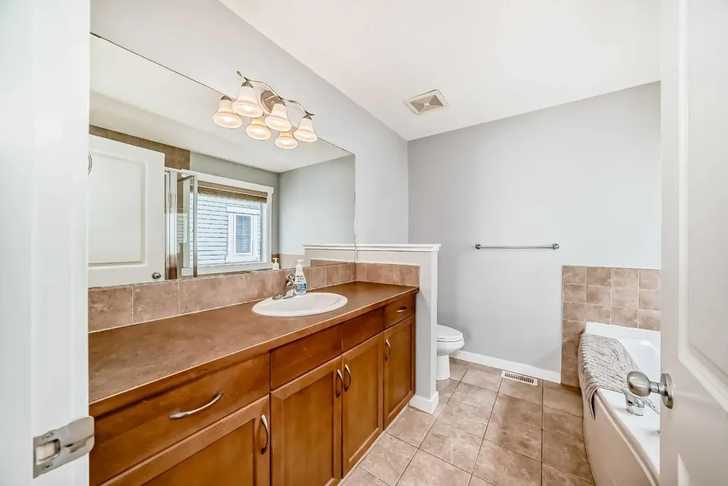 32 Copperleaf Way SE Calgary AB T2Z 0H8