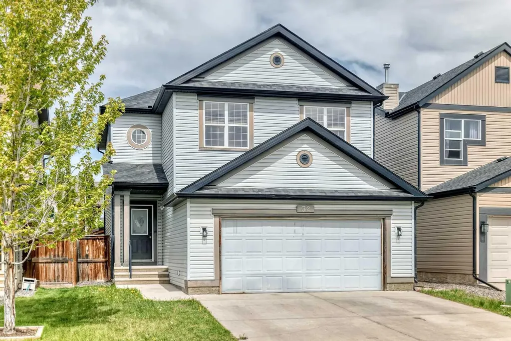 32 Copperleaf Way SE Calgary AB T2Z 0H8