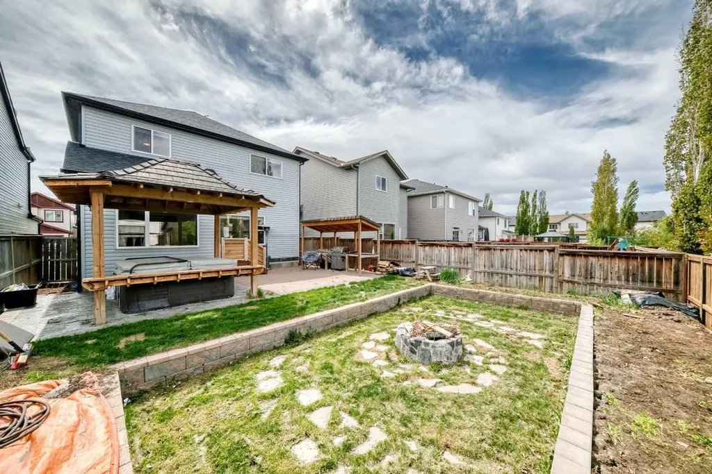 32 Copperleaf Way SE Calgary AB T2Z 0H8