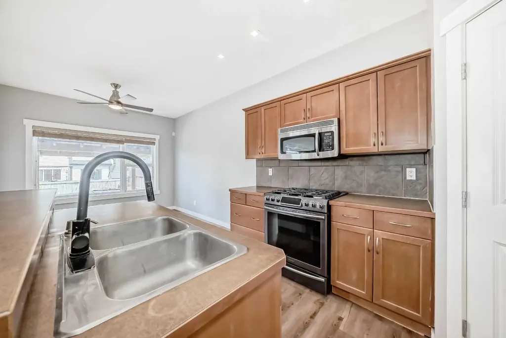 32 Copperleaf Way SE Calgary AB T2Z 0H8