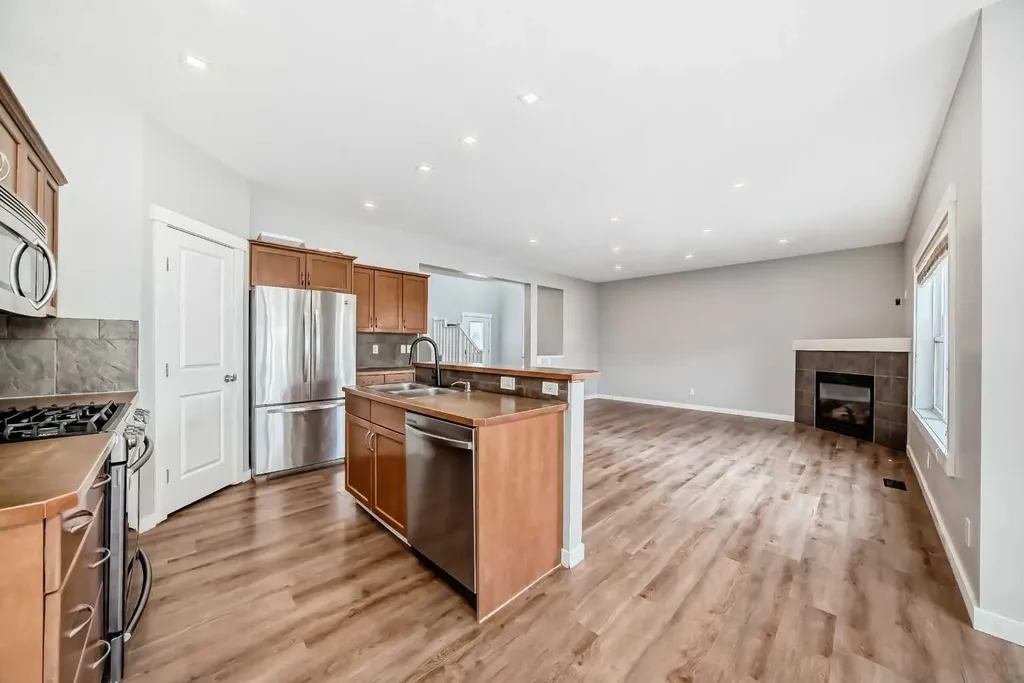 32 Copperleaf Way SE Calgary AB T2Z 0H8