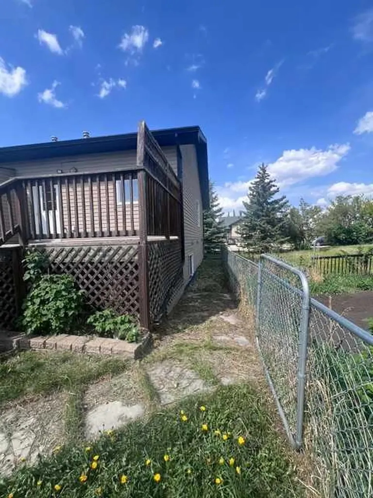 4813 49 Street W Olds AB T4H 1E3