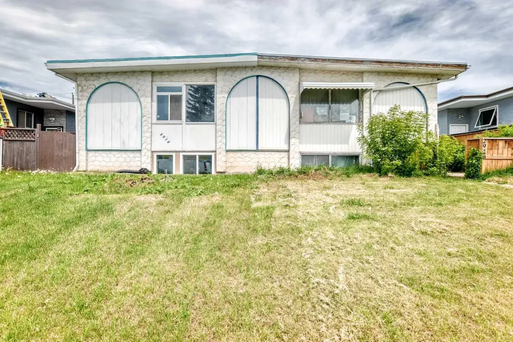 2918 Doverville Crescent SE Calgary AB T2B 1T9