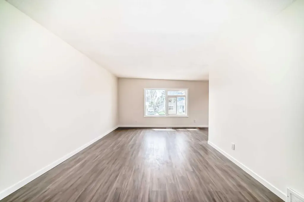 2918 Doverville Crescent SE Calgary AB T2B 1T9