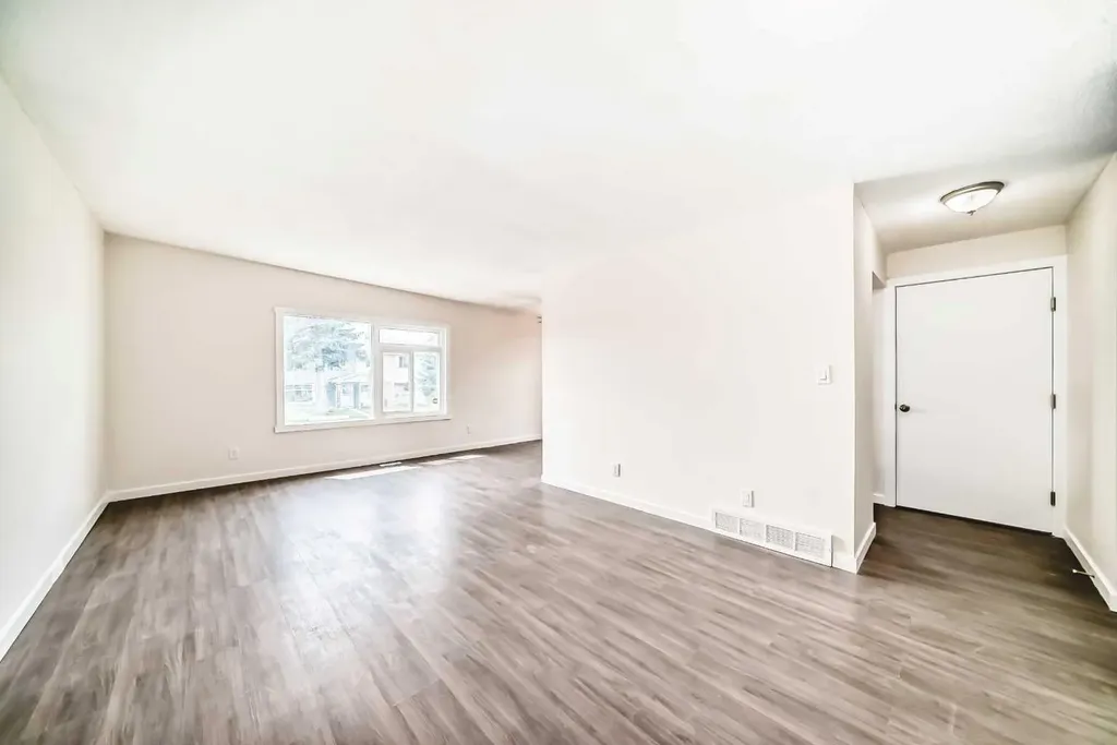 2918 Doverville Crescent SE Calgary AB T2B 1T9