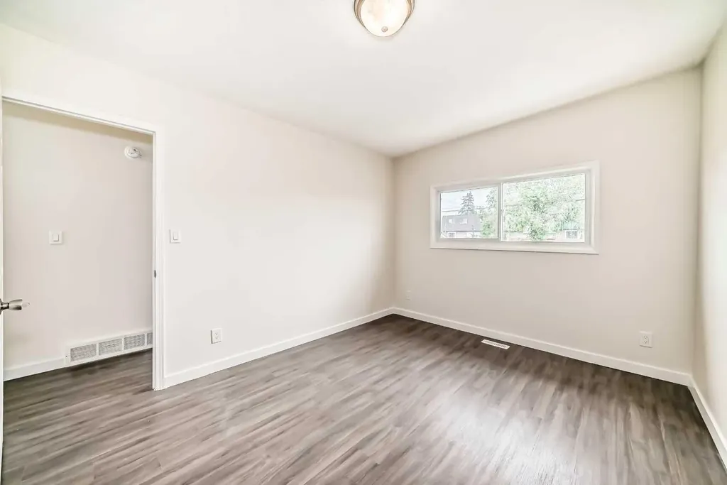 2918 Doverville Crescent SE Calgary AB T2B 1T9