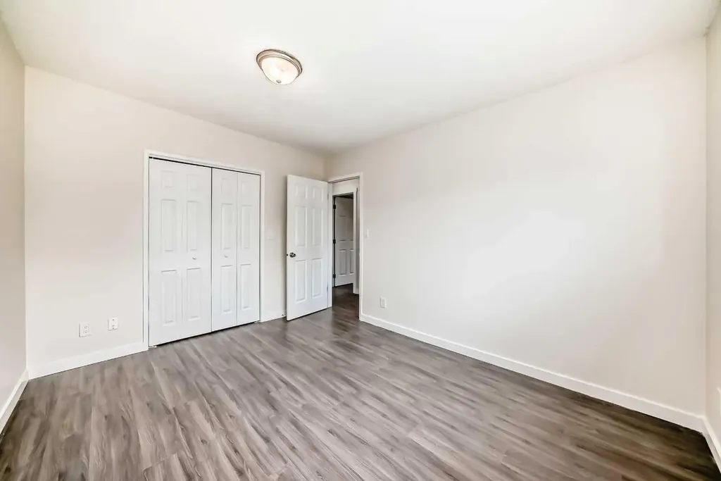 2918 Doverville Crescent SE Calgary AB T2B 1T9