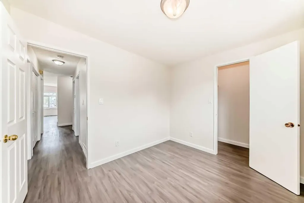 2918 Doverville Crescent SE Calgary AB T2B 1T9