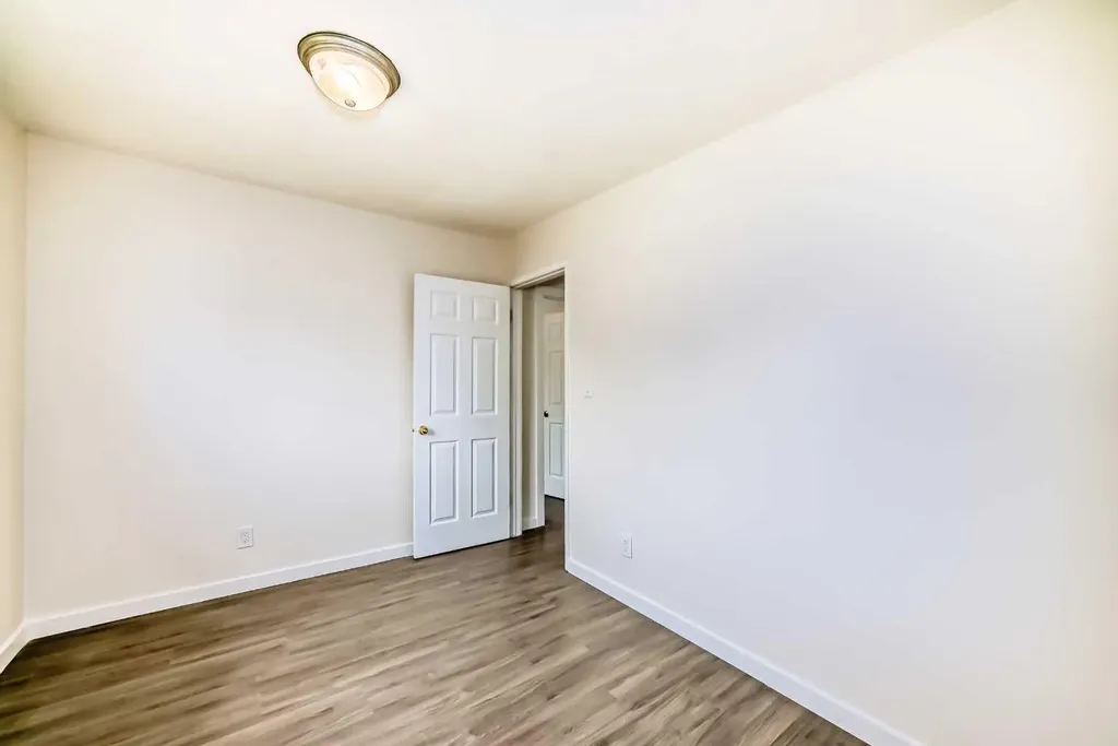 2918 Doverville Crescent SE Calgary AB T2B 1T9