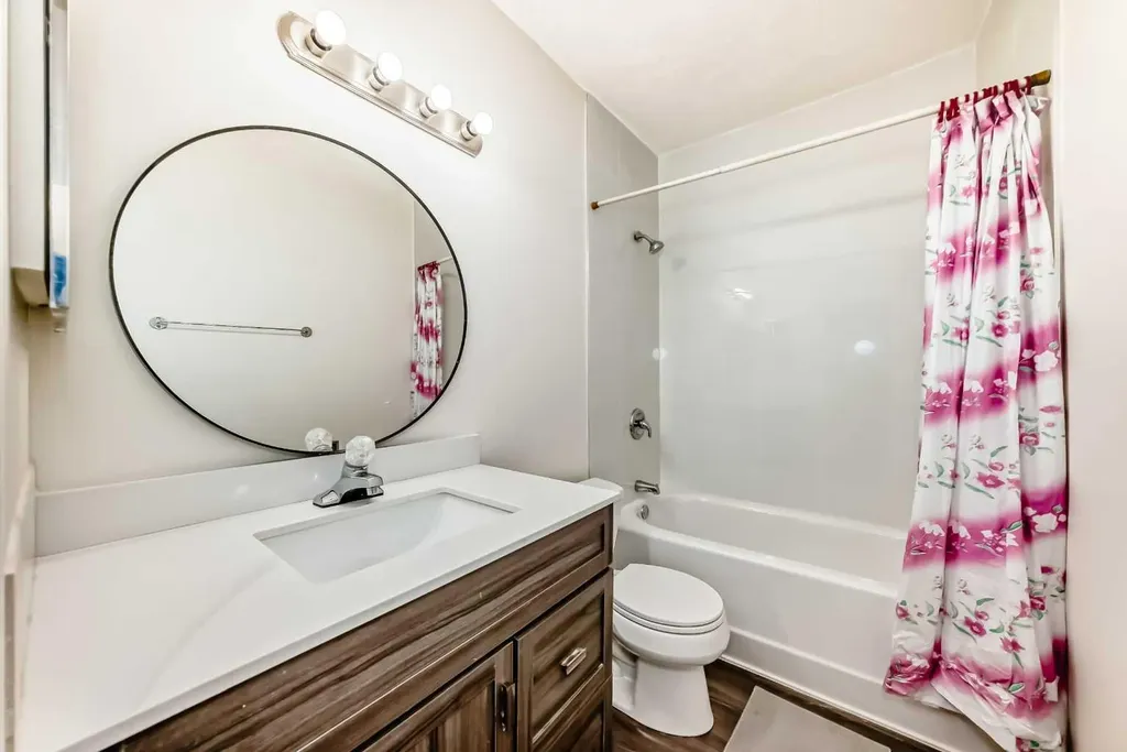 2918 Doverville Crescent SE Calgary AB T2B 1T9