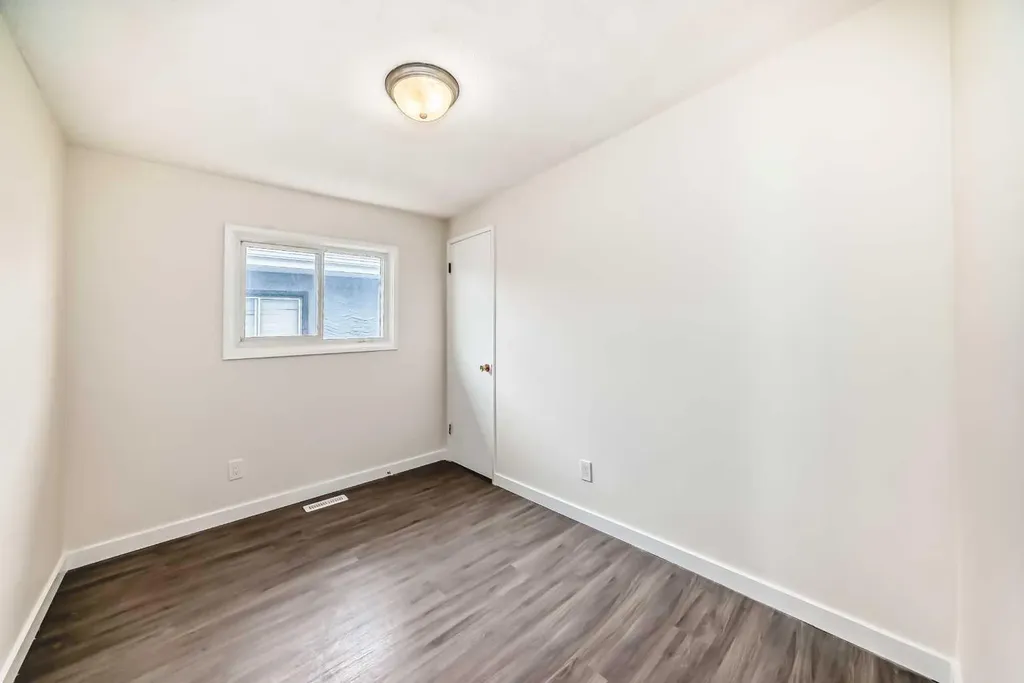 2918 Doverville Crescent SE Calgary AB T2B 1T9