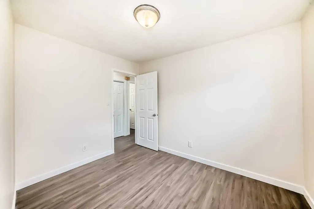2918 Doverville Crescent SE Calgary AB T2B 1T9