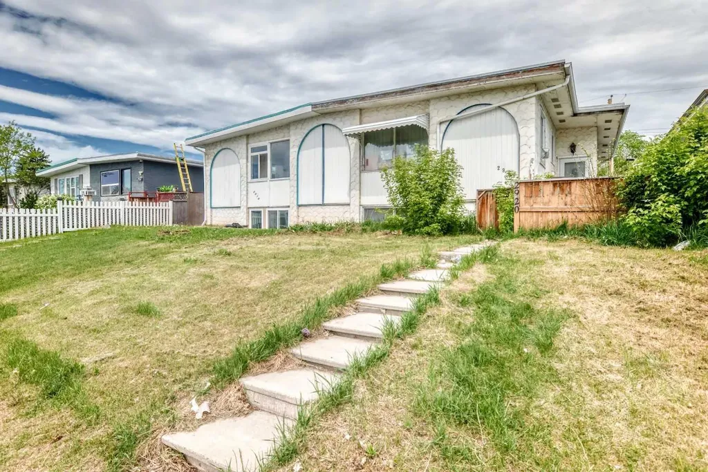 2918 Doverville Crescent SE Calgary AB T2B 1T9