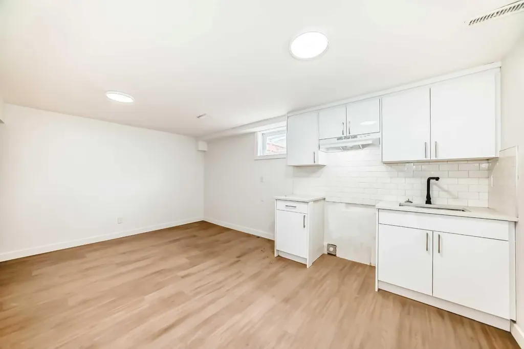 2918 Doverville Crescent SE Calgary AB T2B 1T9