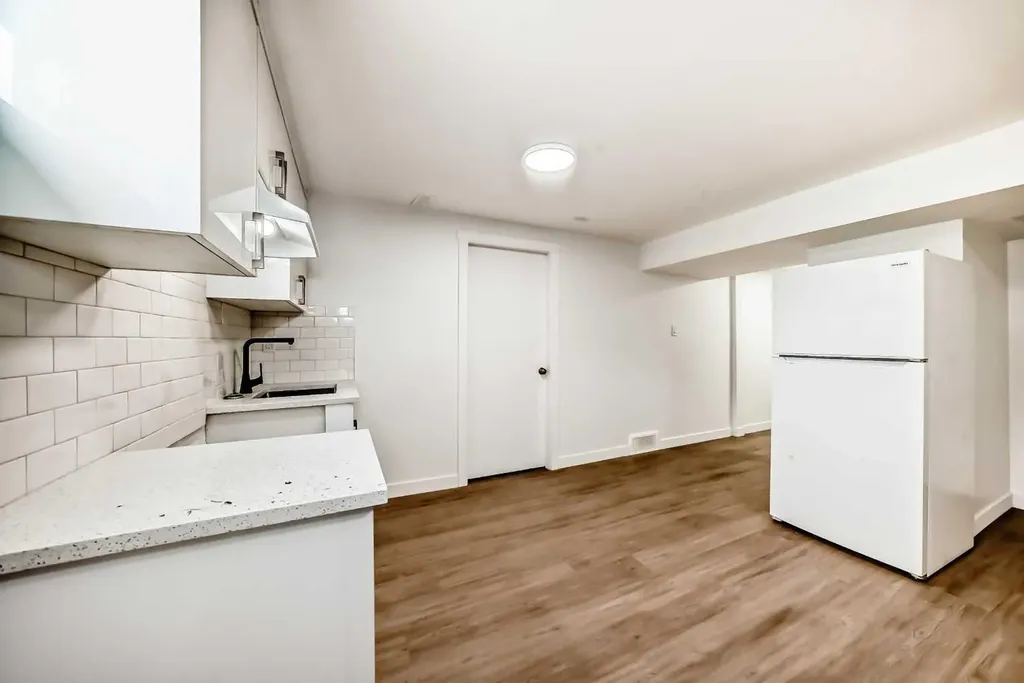 2918 Doverville Crescent SE Calgary AB T2B 1T9