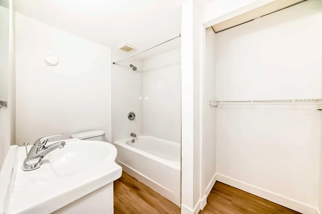 2918 Doverville Crescent SE Calgary AB T2B 1T9