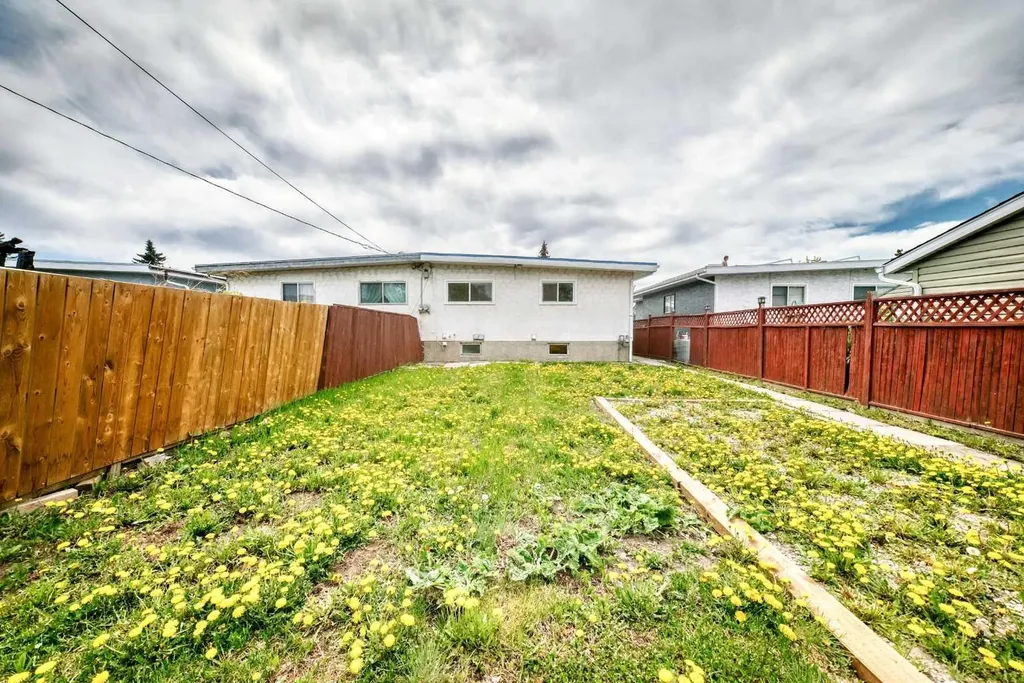 2918 Doverville Crescent SE Calgary AB T2B 1T9