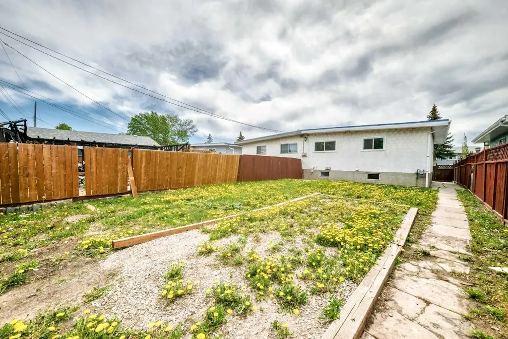 2918 Doverville Crescent SE Calgary AB T2B 1T9