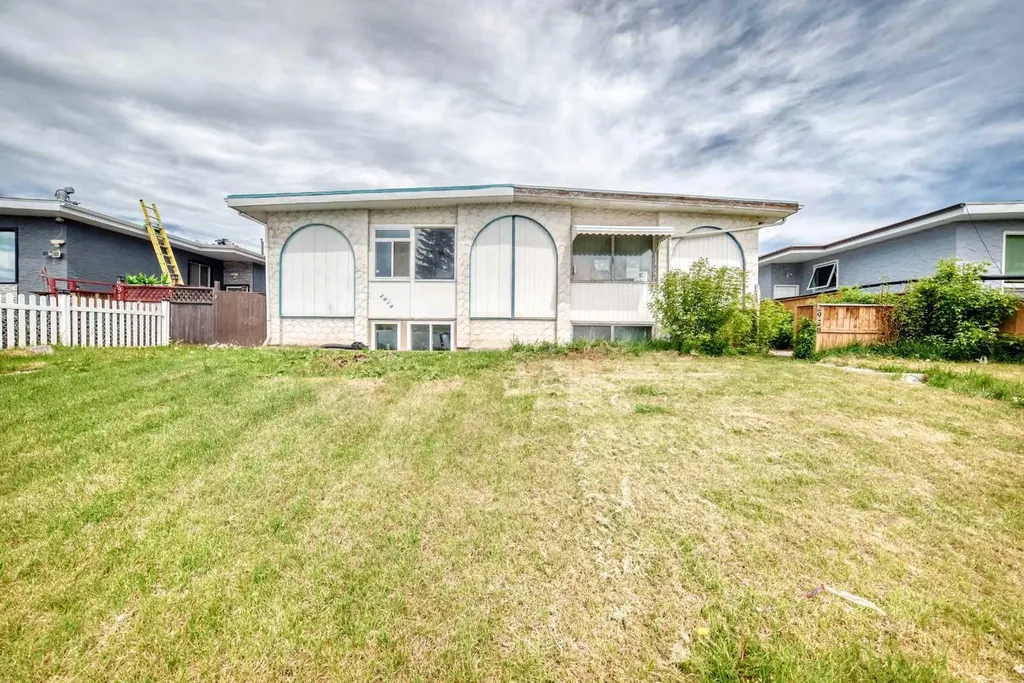 2918 Doverville Crescent SE Calgary AB T2B 1T9
