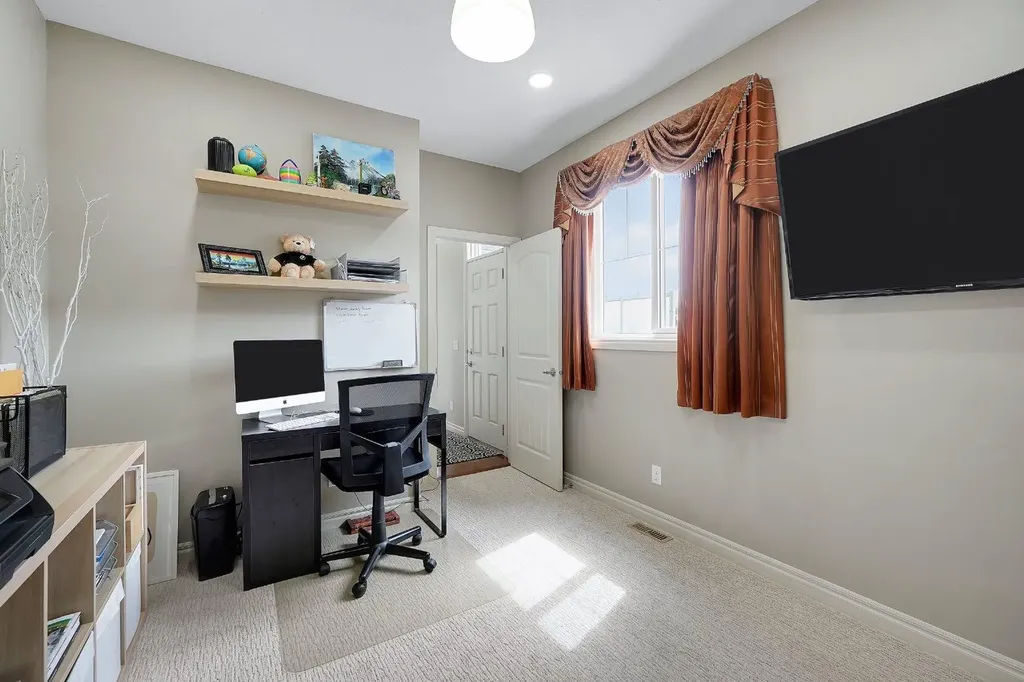 25 Redstone Path NE Calgary AB T3N 0K2