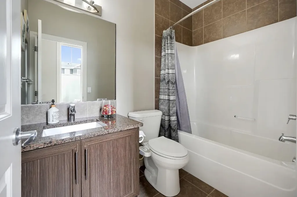 25 Redstone Path NE Calgary AB T3N 0K2