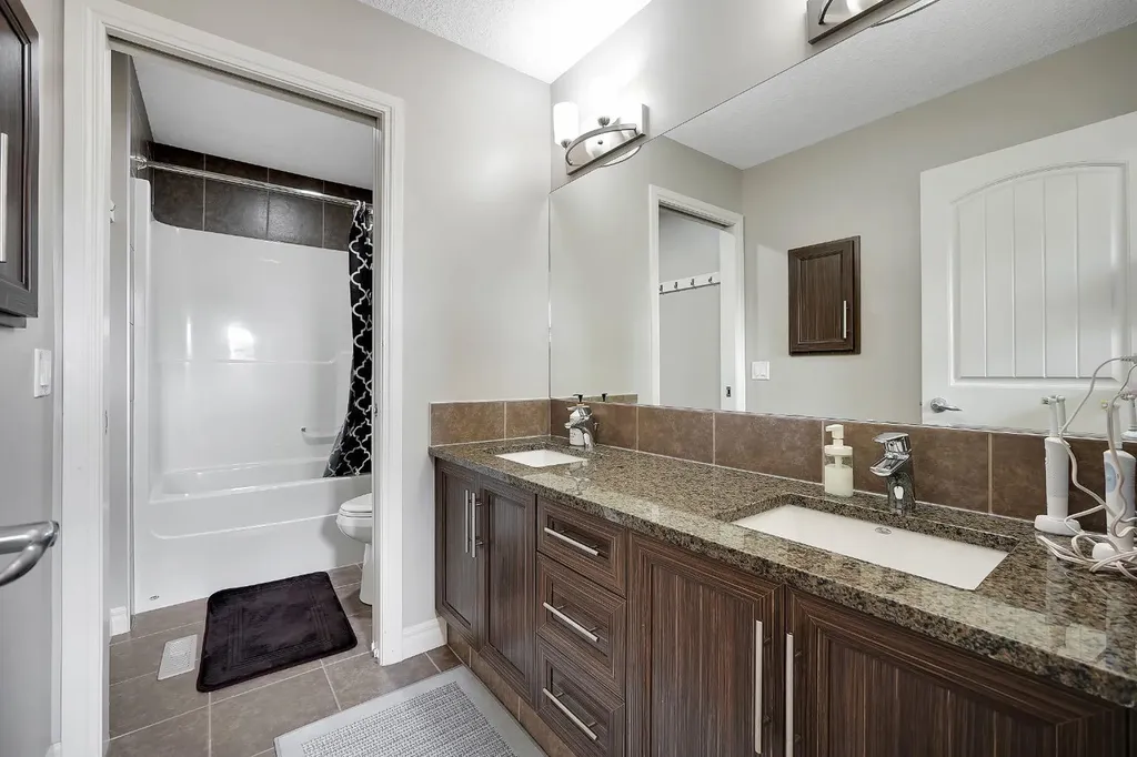 25 Redstone Path NE Calgary AB T3N 0K2