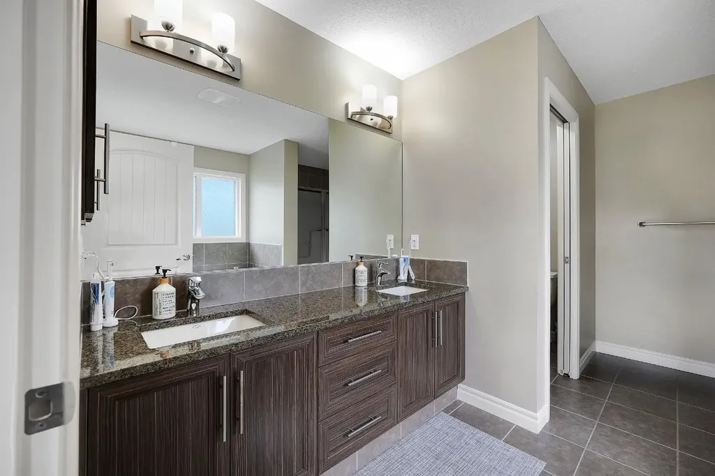 25 Redstone Path NE Calgary AB T3N 0K2