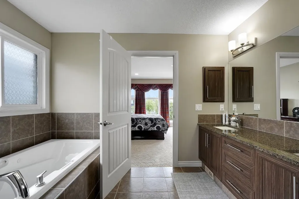 25 Redstone Path NE Calgary AB T3N 0K2