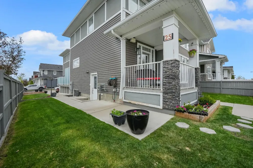 25 Redstone Path NE Calgary AB T3N 0K2