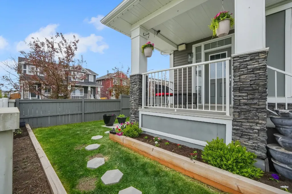 25 Redstone Path NE Calgary AB T3N 0K2