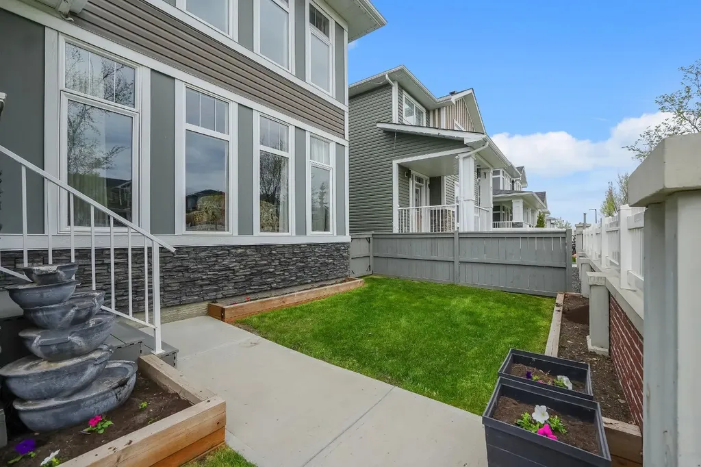 25 Redstone Path NE Calgary AB T3N 0K2