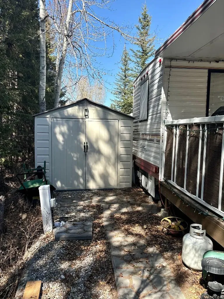 10&11 5230 Highway 27 Sundre AB T0M1X0